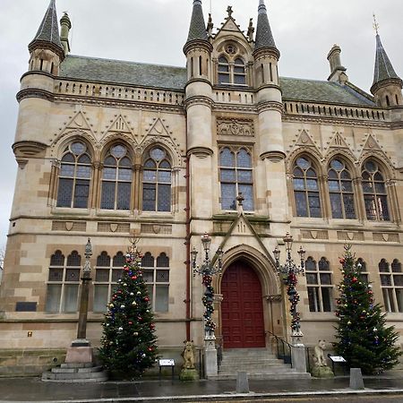 No 10 Immaculate City Centre, Top Floor 2 Bed Flat With Free Parking Inverness Exterior photo