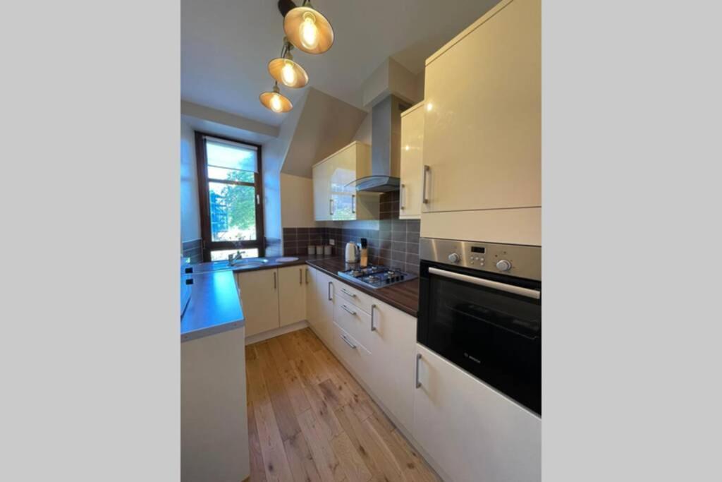 No 10 Immaculate City Centre, Top Floor 2 Bed Flat With Free Parking Inverness Exterior photo